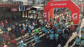 Cuatro mil corredores participaron en la clásica San Silvestre