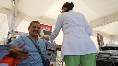 Hospital México celebró el Día del Hombre con una feria de salud
