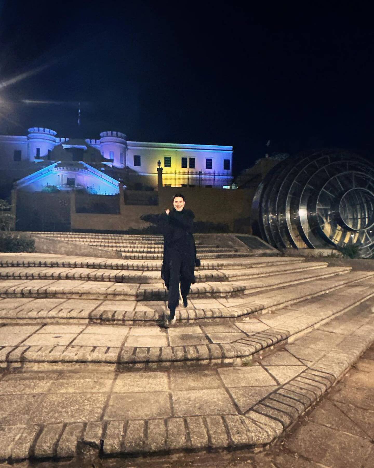 Laura Pausini conoció San José de noche previo a su concierto de este 13 de marzo de 2024 en Parque Viva.