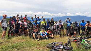 Ciclistas se vuelven personas sanas, alegres, amantes de la naturaleza y solidarias