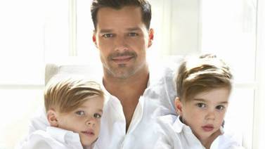 Seguidores de Ricky Martin en redes ‘encuentran’ a la mamá de sus mellizos

