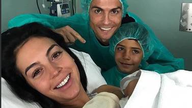 Cristiano Ronaldo presentó a su hija recién nacida