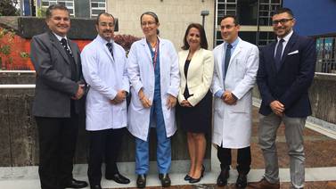 Médicos de la Caja hacen primer trasplante simultáneo de hígado