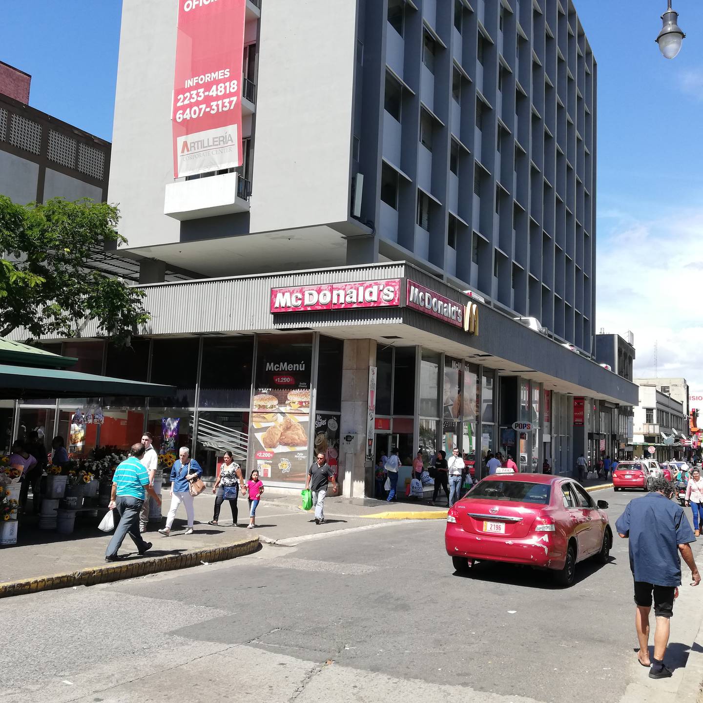 Después de 49 años, la McDonald’s frente al Banco Central cambia de edificio
