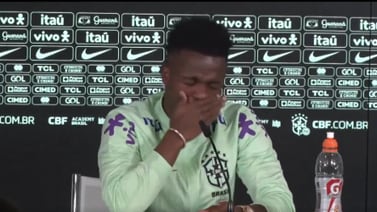 Vinicius se ataca a llorar en plena conferencia de prensa mientras respondía una pregunta 