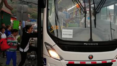 Vecinos de Concepción Arriba y Abajo de Alajuelita andaban en buses que eran bombas de tiempo