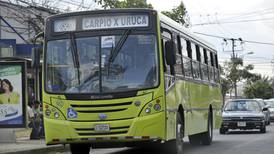 Bajan tarifa de buses de La Uruca por un mes