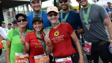 Media Maratón Esencial Costa Rica dejó afinadito al equipo de doña Ruth