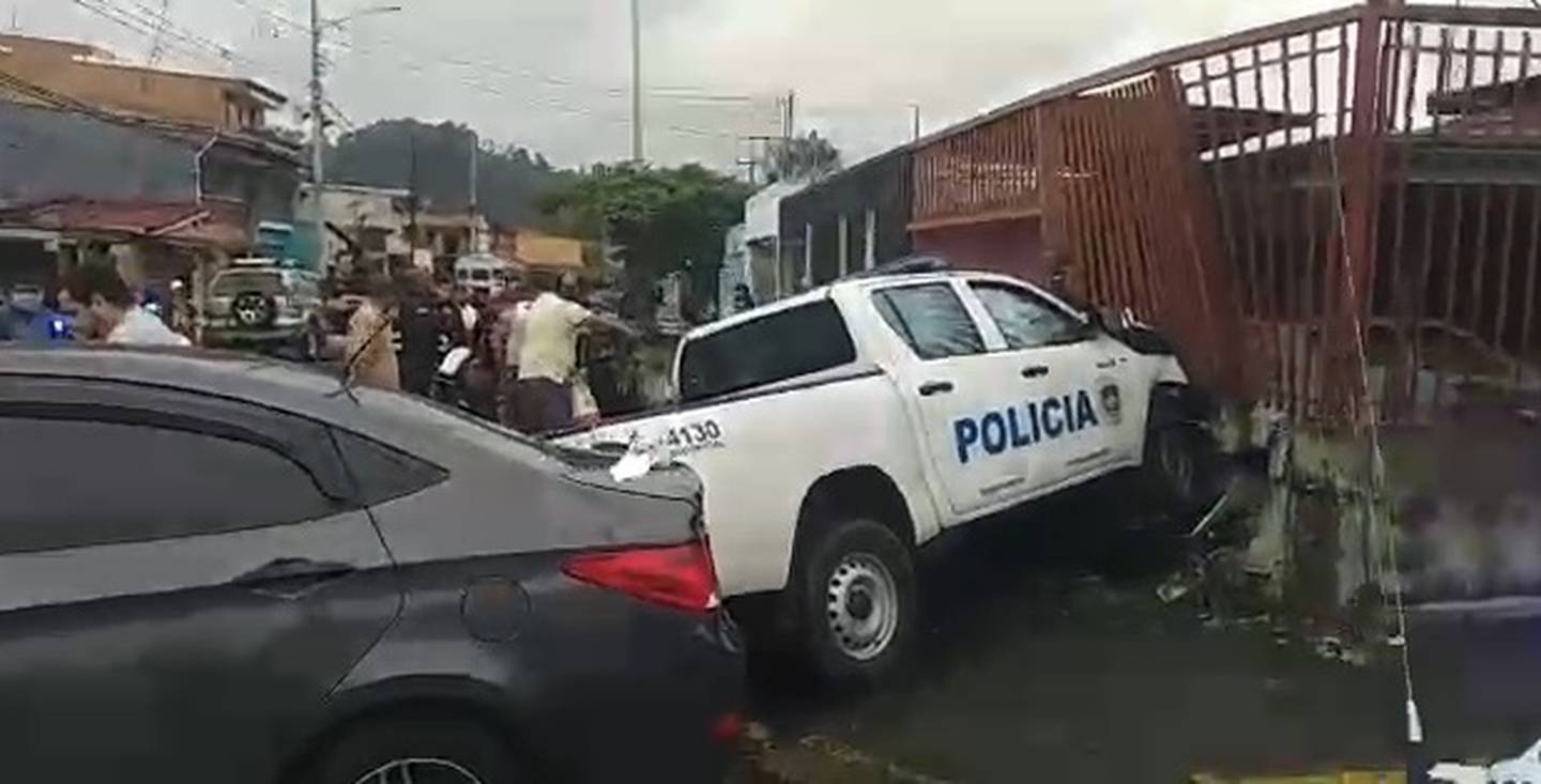 Choque entre patrulla y carro en Curridabat. Captura de video.