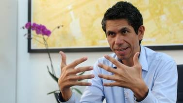 Luis Amador asegura que cinco partidos políticos lo buscaron 
