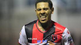 (Video) Exjugador de Alajuelense Henry Figueroa ‘juega’ en el club de los mentirosos
