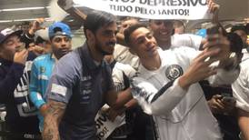 ‘Bem vindo’, le dicen a Bryan Ruiz los fiebres del Santos de Brasil 