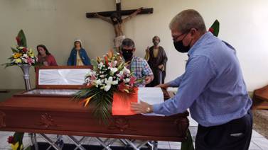 Familiares y excompañeros de Puntarenas despidieron a Javier Astúa