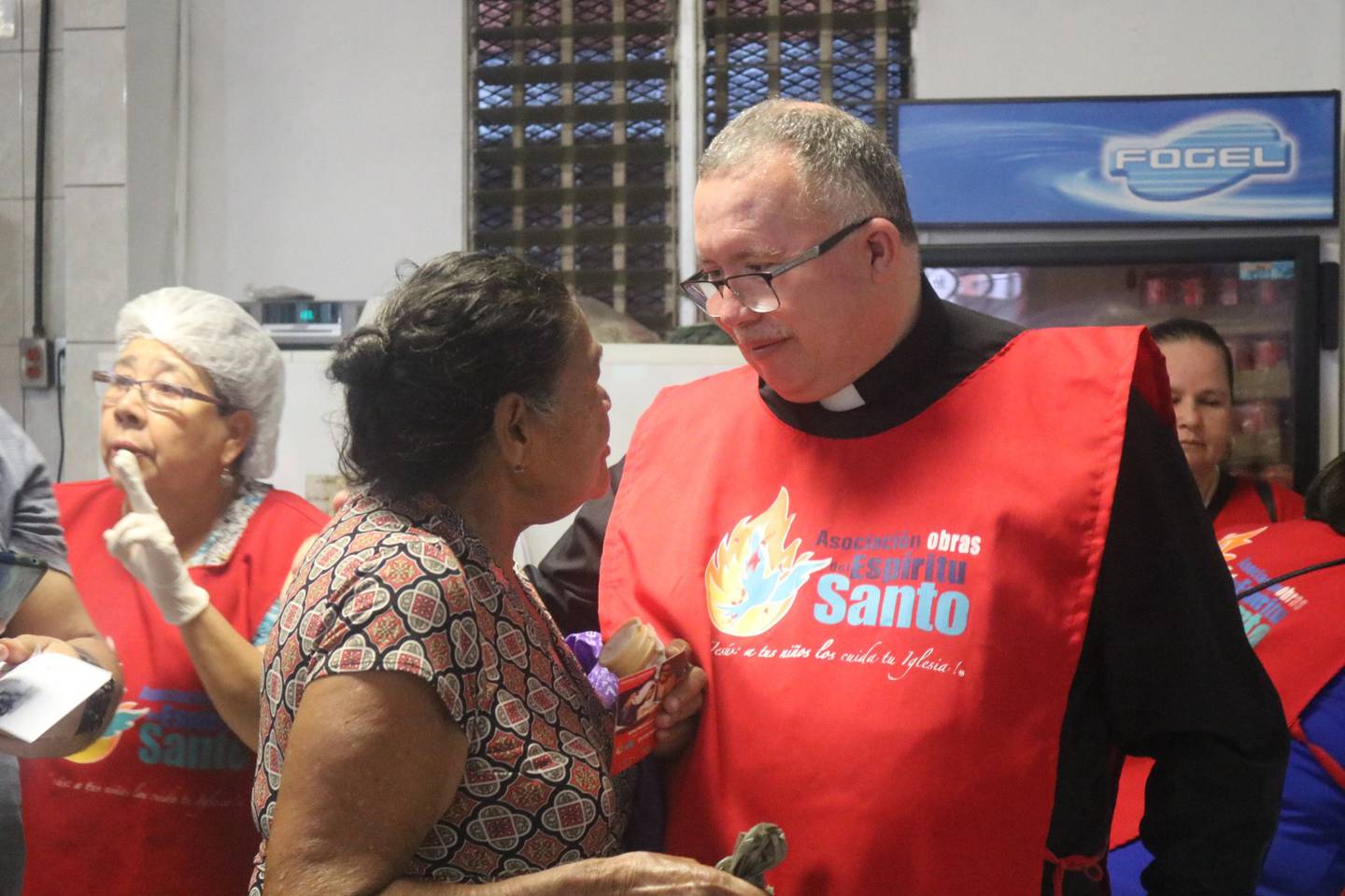 El padre Sergio Valverde Espinoza, presidente y director de la Asociación Obras del Espíritu Santo, abrió una sucursal del comedor de la Asociación en La Carpio y así comenzó a llenar más de mil pancitas de niños, jóvenes, adultos y adultos mayores
