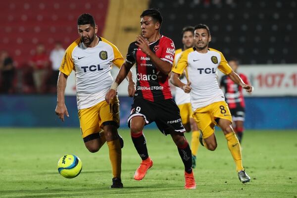 Alonso Martínez, el talento manudo que descubrió Walter Centeno - La Teja