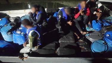 Sorprenden a seis extranjeros que viajaban en lancha cargada de cocaína