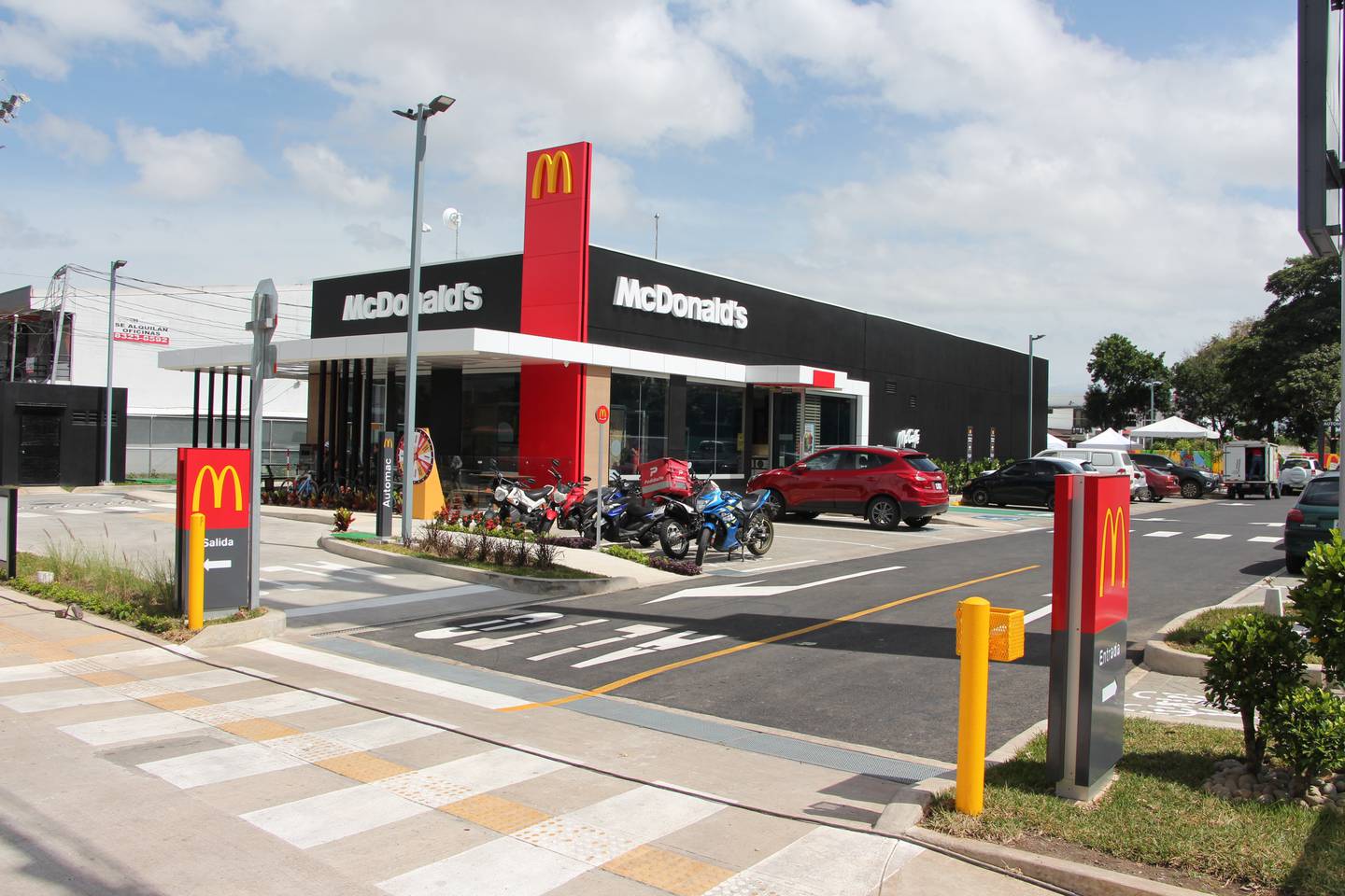 McDonald’s confirma la apertura de un nuevo restaurante sustentable en la localidad de San Antonio de Desamparados. Es el restaurante 69 que la empresa de comidas rápidas abre en el país desde 1972