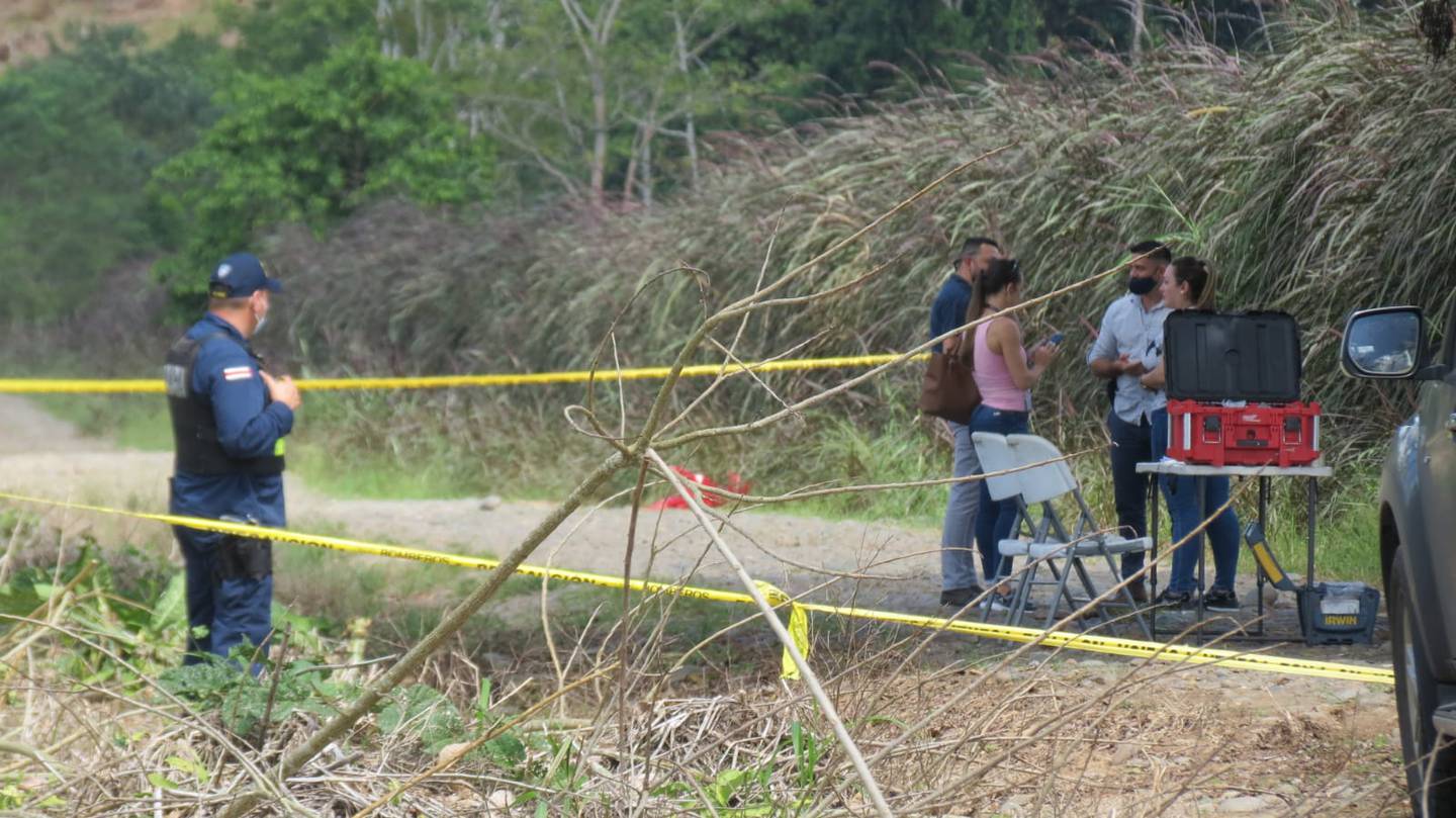 Hallan cuerpo de hombre degollado en Pital de San Carlos. Foto Edgar Chinchilla.