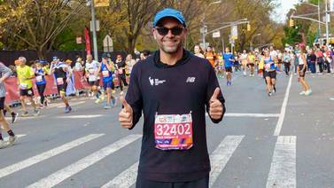 Sacerdote tico rezó durante los 42 kilómetros que corrió de la maratón de Nueva York 