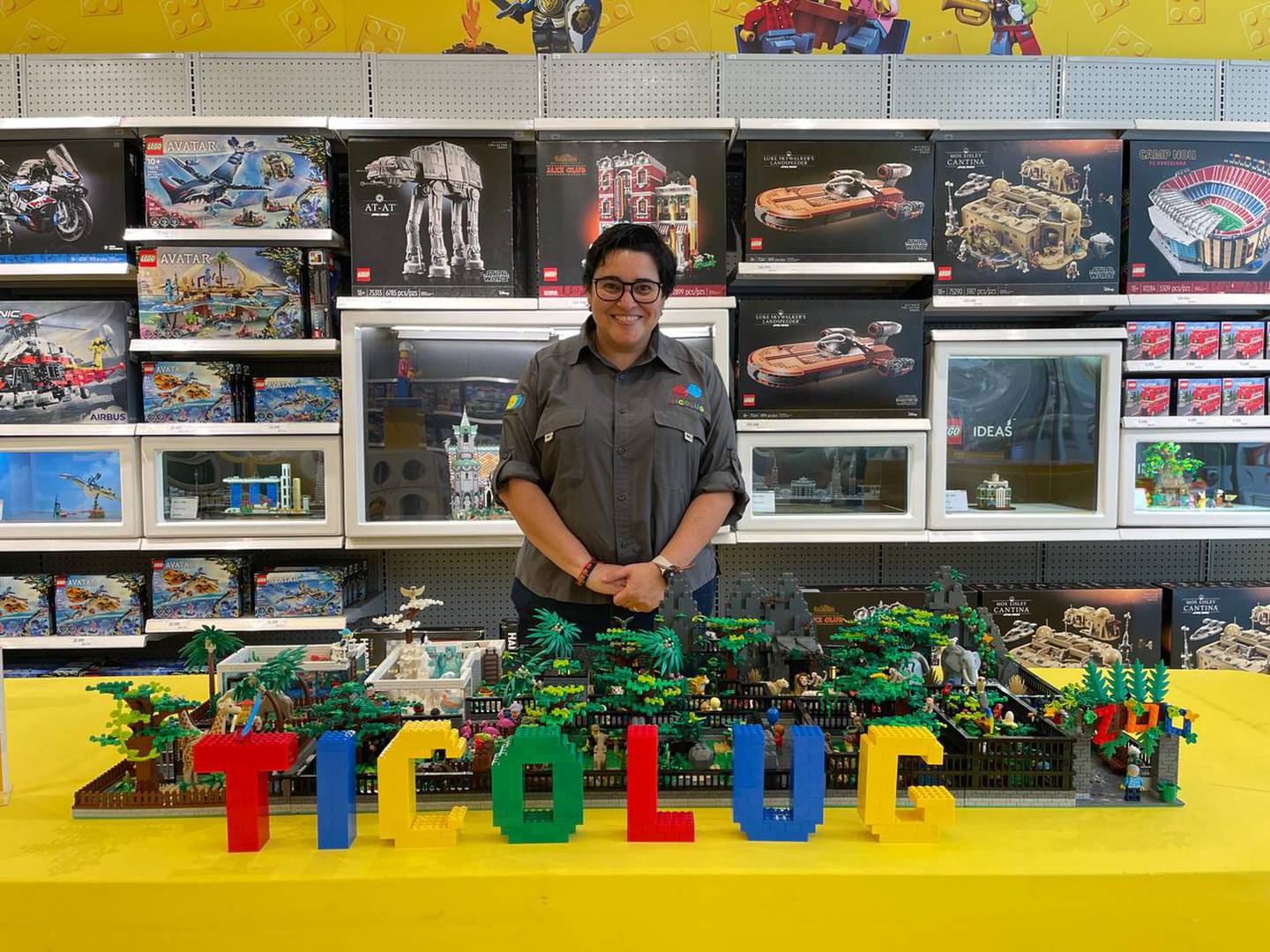 Cada 28 de enero se celebra el Día Mundial del LEGO y en Costa Rica hay pasión por este juguete para construir. En la foto, Melania Dittel, presidenta del Grupo Oficial de Fanáticos y Coleccionistas de LEGO Costa Rica, Ticolug.