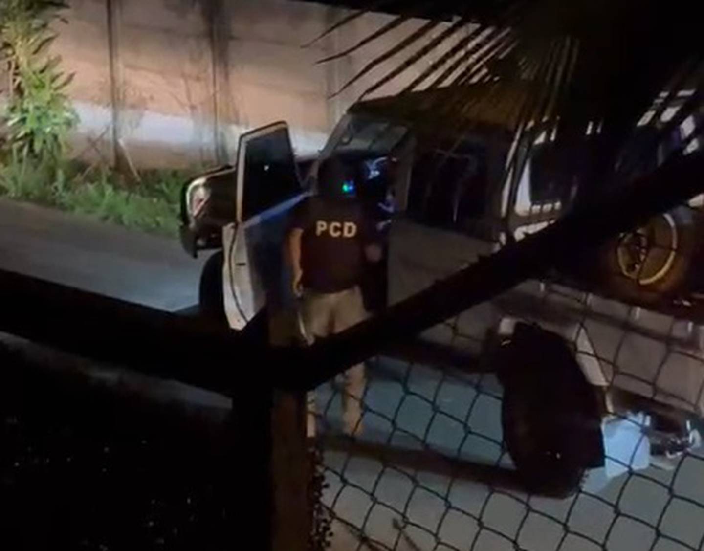 Falsos policías roban carro en Atenas