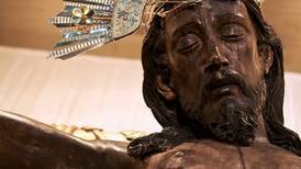 (Videos) Viernes Santo, Jesús es crucificado