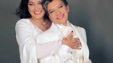 Primera alcaldesa lesbiana de Colombia se casó con su novia de muchos años