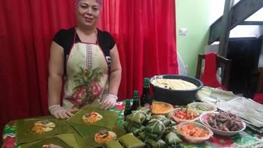 (Video) Tamalera de Pavas heredó la buena cuchara de su abuelita