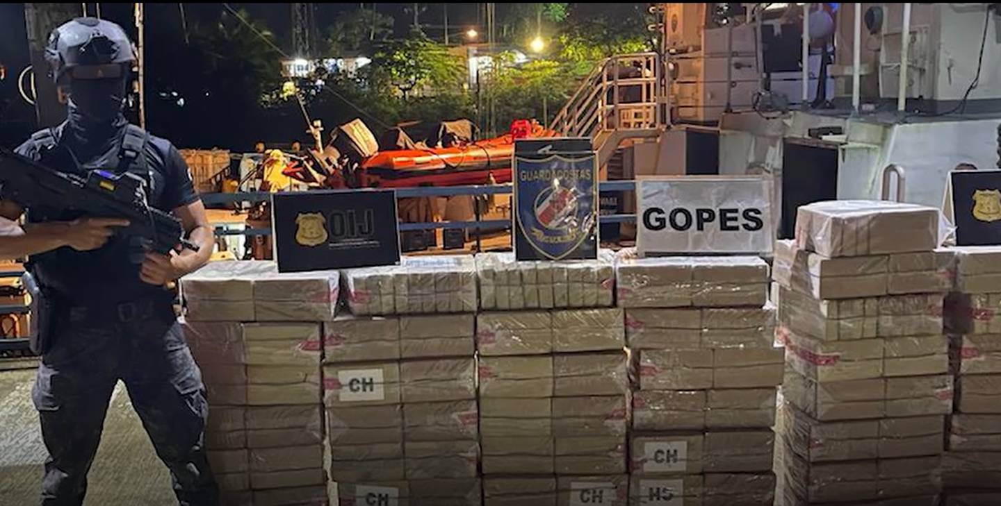 Decomisan 640 kilos de cocaína en embarcación. Foto MSP.
