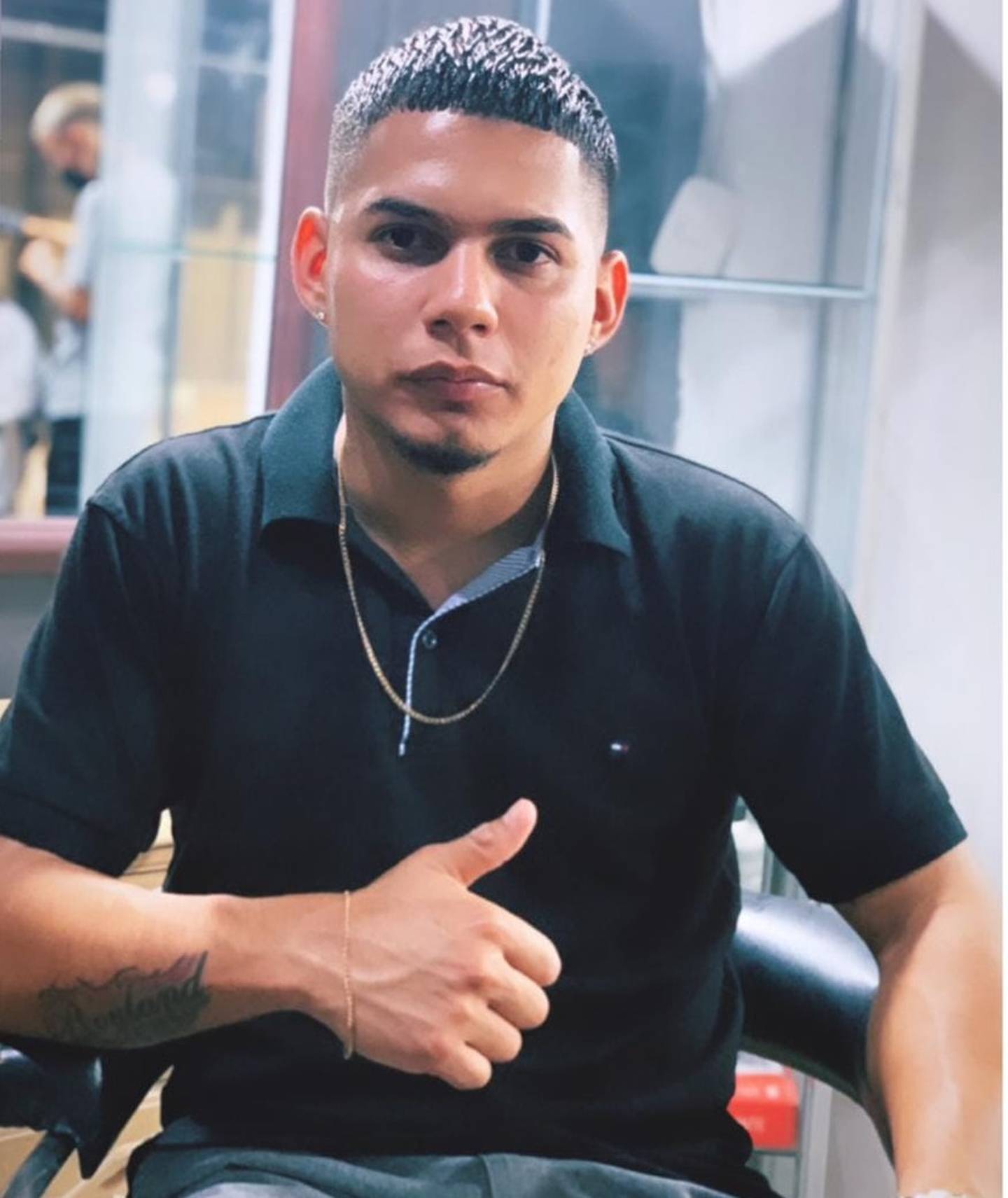 Esteiwuar Román Marín, barbero asesinado en Guápiles. Foto tomada de Facebook.