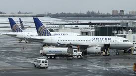Un vuelo fue desviado porque un pasajero se quedó atrapado en el baño del avión