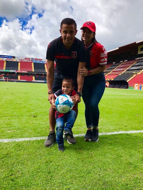 Regalazo del DÃ­a del NiÃ±o para Rorito. Foto: Twitter Roger Rojas