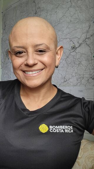 Alejandra Jiménez Romero, bombera de Pacayas que lucha contra el cáncer de seno. Foto: Cortesía Alejandra Jiménez para LT