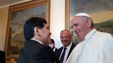 El papa Francisco califica a Maradona como un “poeta”