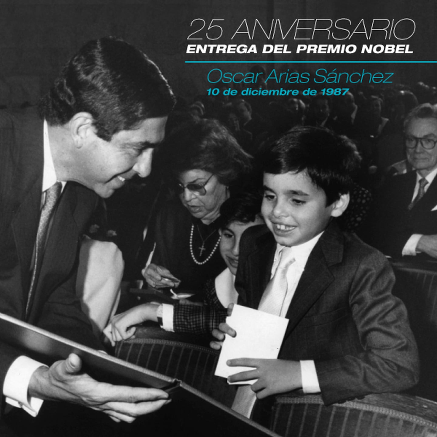 En 1987 Óscar Arias recibió el premio Nobel de la Paz y en la foto se lo enseña a su hijo Óscar Felipe