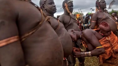 ¡Gorditos y bonitos! En una tribu africana, el hombre con más sobrepeso es elegido rey