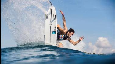 Conocido surfista muere en las olas de Jacó