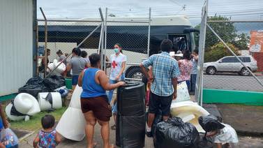 Algunos evacuados por tormenta Julia regresan a sus casas, pero quedan 533 en albergues 