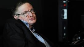 La voz de Stephen Hawking viaja al espacio durante su funeral