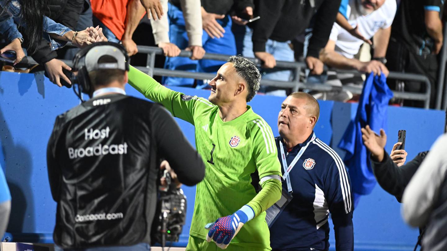 Keylor Navas festeja la clasificación de la Selección de Costa Rica a la Copa América.