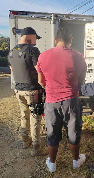 Un hombre de apellido Álvarez, de 34 años, está en manos de las autoridades por ser sospechoso de meterse a robar en minisúper. Foto: OIJ