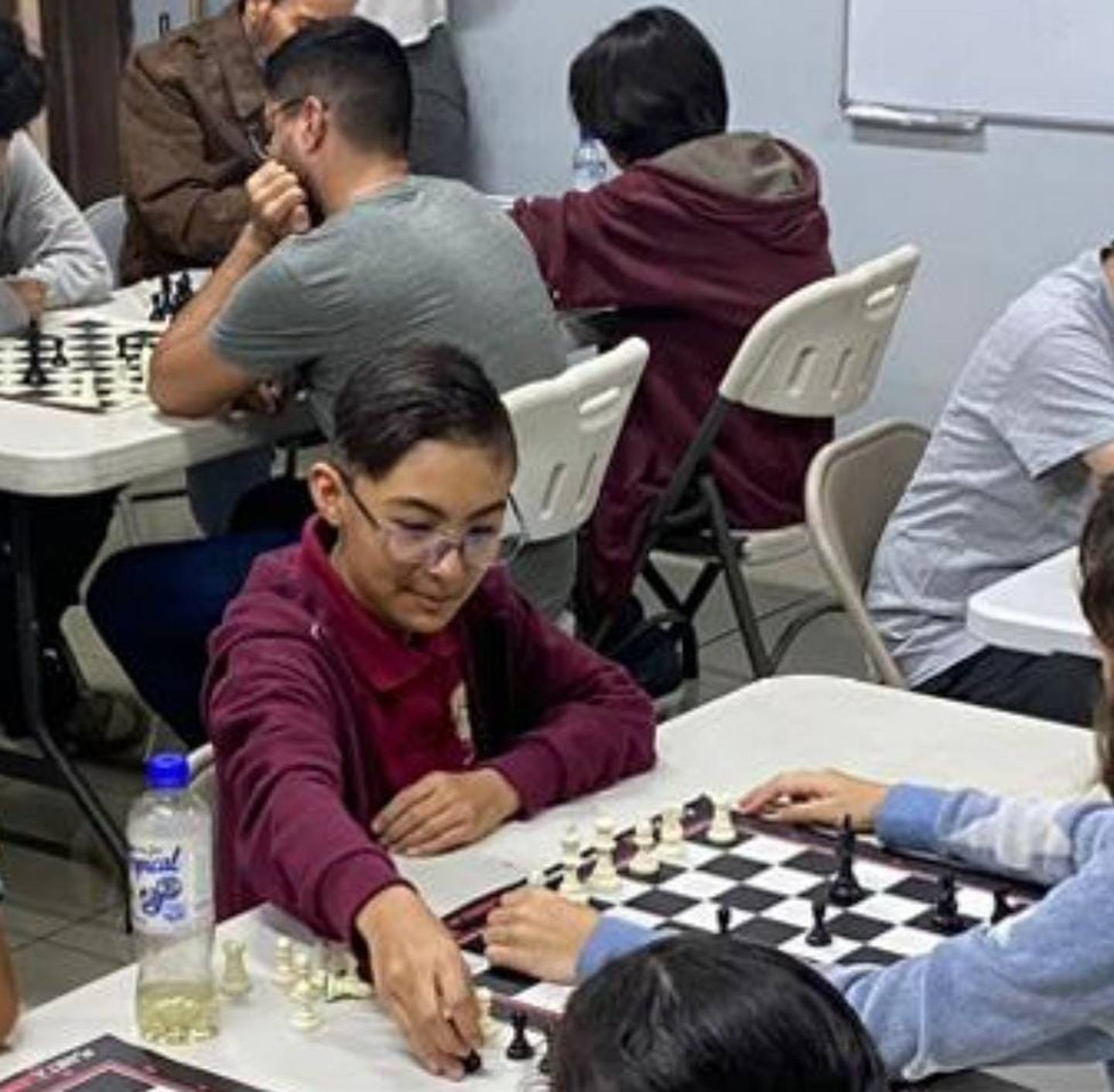 Samuel Gutiérrez es un niño de 11 años que estudia con aritmética mental y eso le ha ayudado a mejorar su concentración. Además juega ajedrez y toca marimba.