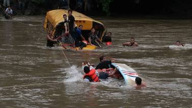 ‘Inundación’ atrasó audiencia por fatal accidente de bus ocurrido hace 13 años en Turrubares