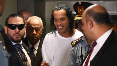 Ronaldinho cumplirá un mes de estar metido en el tabo