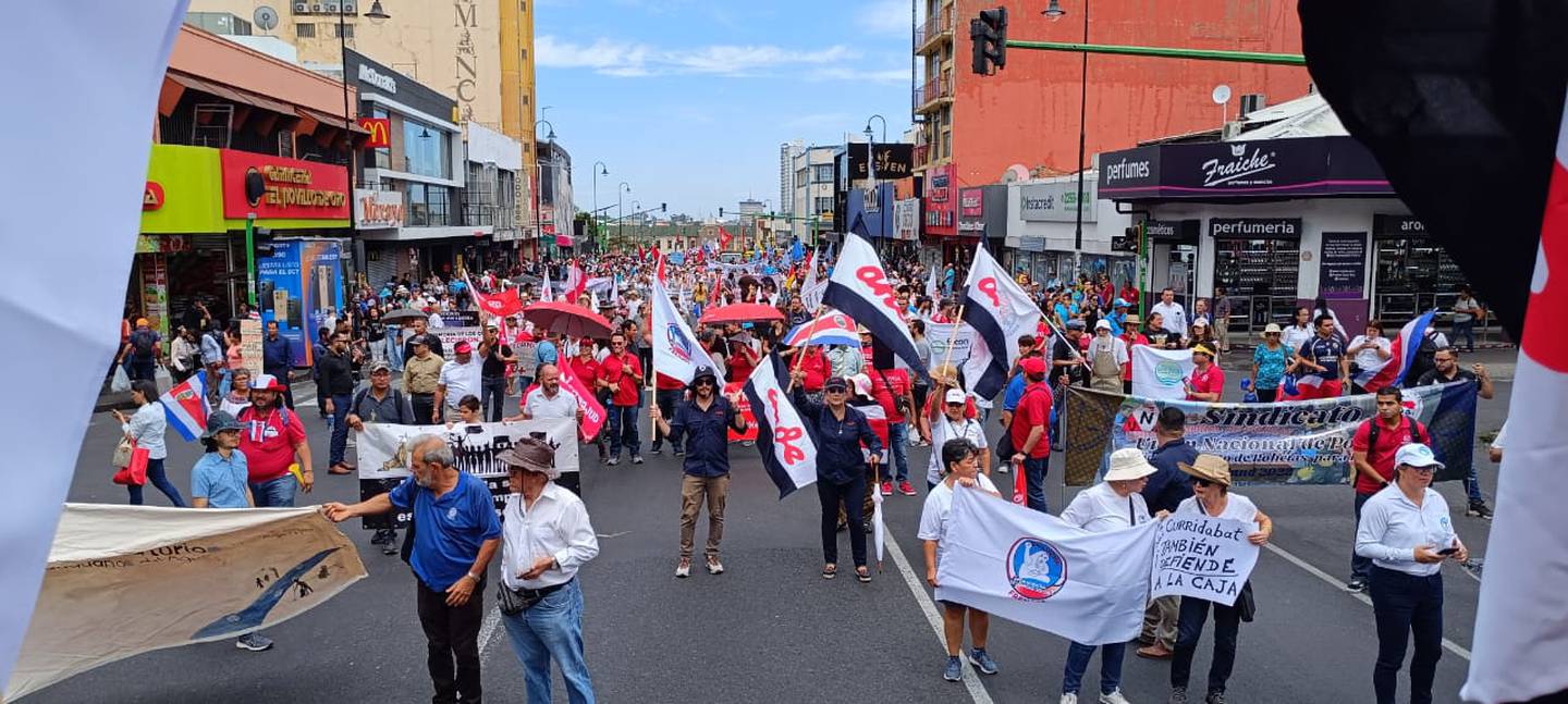 El 24 de abril del 2024 hubo manifestación de los sectores sociales del país en San José centro