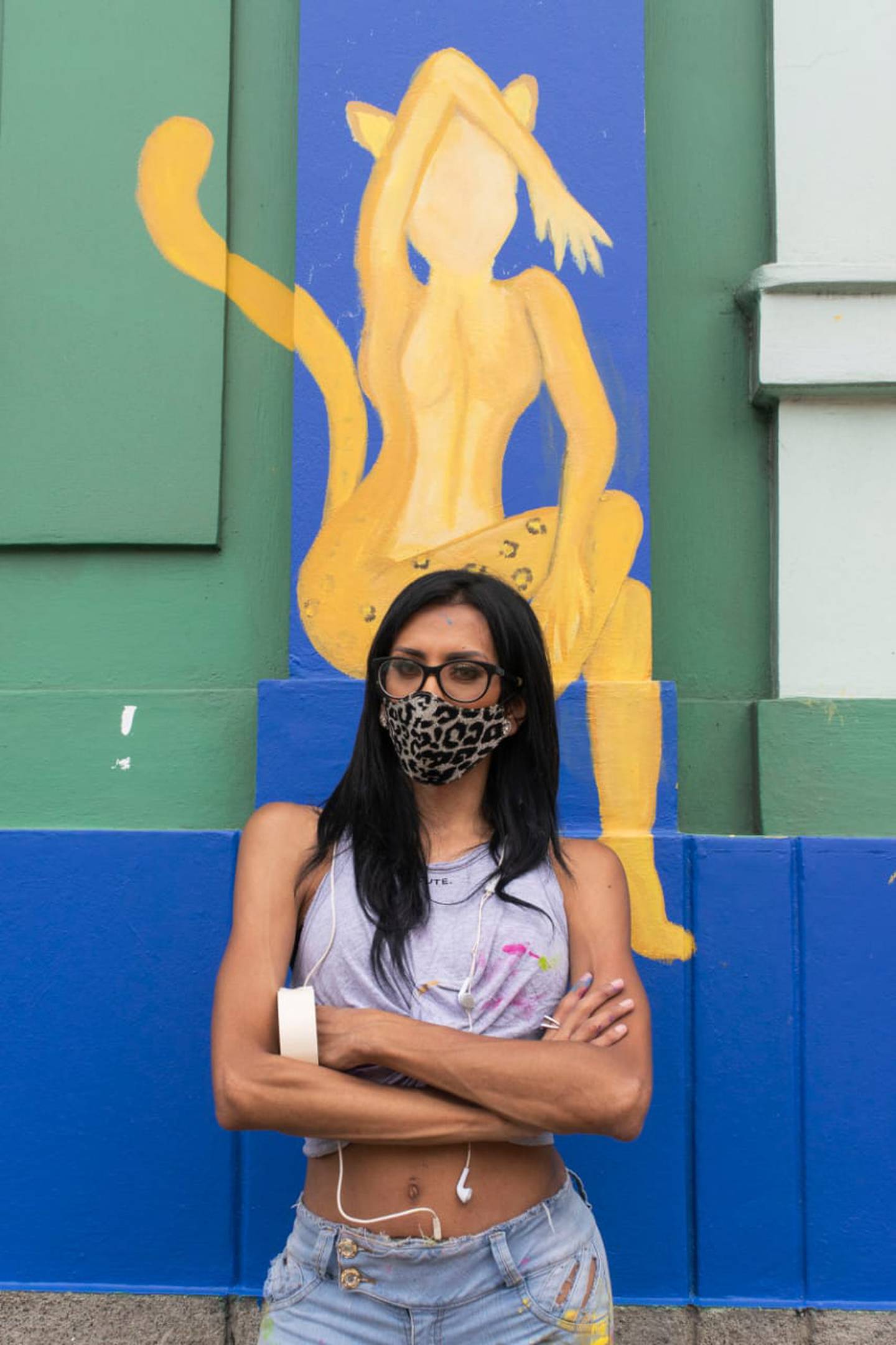 La Alianza Francesa contrató a Natalia Porras, artista trans para hacer un mural sobre la violencia trans en San José
