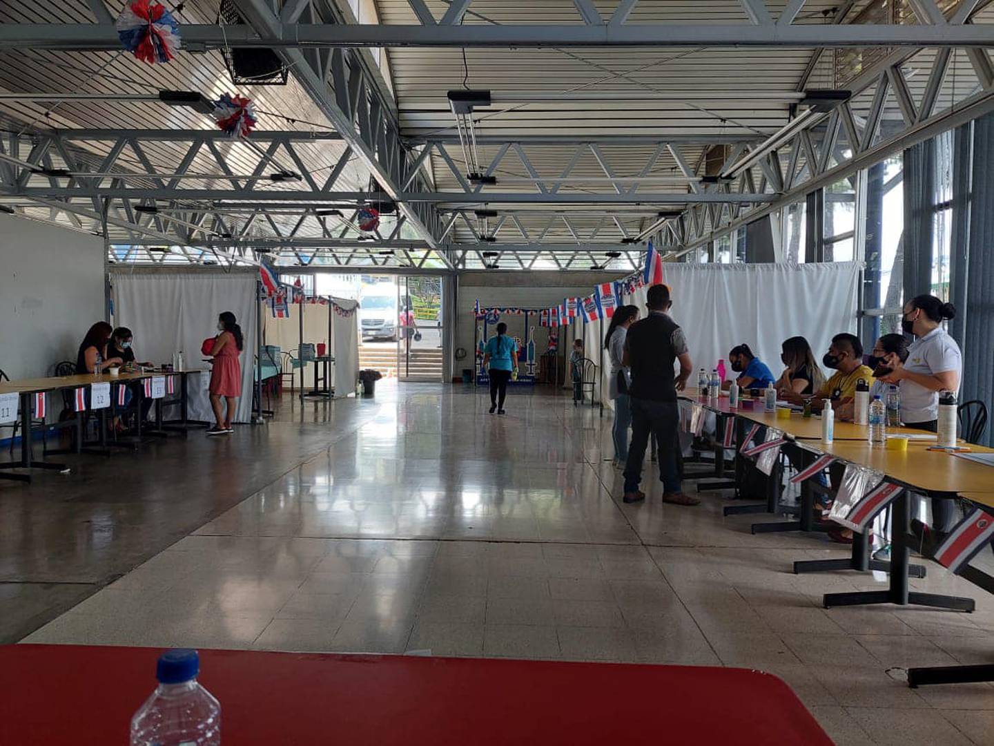 El  Hospital México y su vacunatorio en el INA de La Uruca, estuvo muy vacío este domingo 19 de setiembre