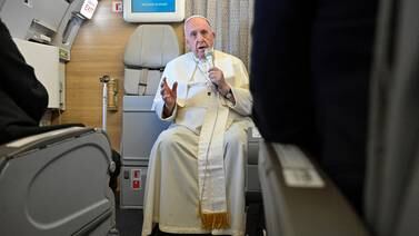 Cansado del dolor de rodilla, el papa busca al médico del Atlético de Madrid