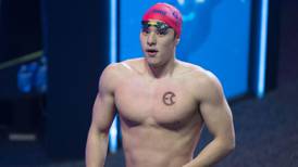 Campeón mundial de natación es suspendido por infiel 