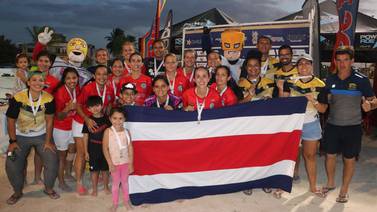 Equipo femenino de fútbol playa brilla con subcampeonato en Mundialito 